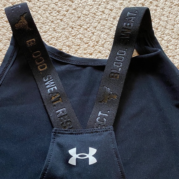Under Armour tank top with embedded strap and mesh panels - Picture 1 of 7